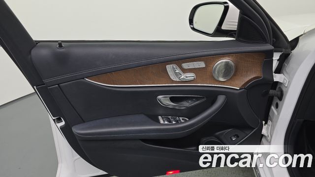 Mercedes-Benz E-Class (W213) E220d 4MATIC Exclusive 2021 — фото 24