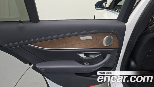 Mercedes-Benz E-Class (W213) E220d 4MATIC Exclusive 2021 — фото 25