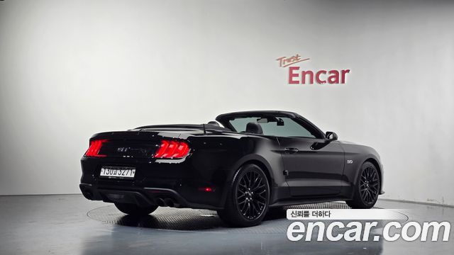 Ford Mustang GT Convertible 2022 — фото 2