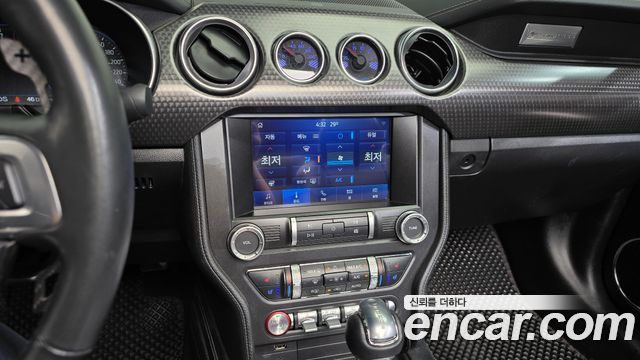 Ford Mustang GT Convertible 2022 — фото 12