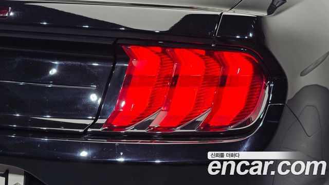 Ford Mustang GT Convertible 2022 — фото 23
