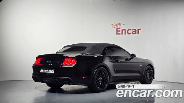 Ford Mustang GT Convertible 2022 — фото 35