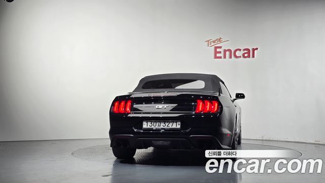 Ford Mustang GT Convertible 2022 — фото 36