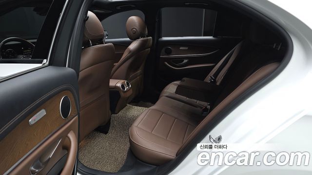 Mercedes-Benz E-Class (W213) E220d 4MATIC Exclusive 2021 — фото 11