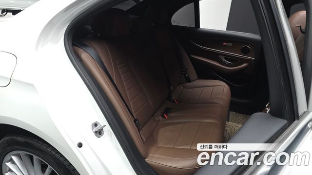 Mercedes-Benz E-Class (W213) E220d 4MATIC Exclusive 2021 — фото 12