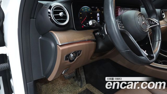 Mercedes-Benz E-Class (W213) E220d 4MATIC Exclusive 2021 — фото 13