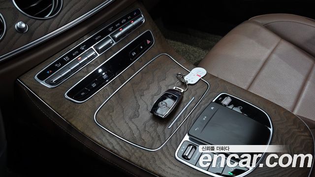 Mercedes-Benz E-Class (W213) E220d 4MATIC Exclusive 2021 — фото 17