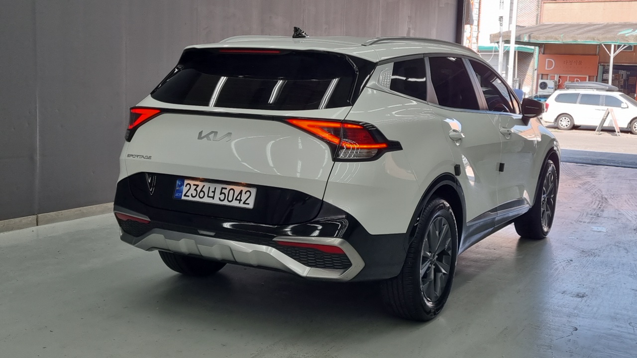 Kia Sportage (V) Diesel 2.0 2WD Nobleless 2023 — фото 2