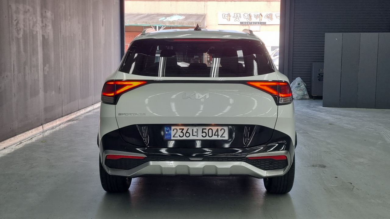 Kia Sportage (V) Diesel 2.0 2WD Nobleless 2023 — фото 4