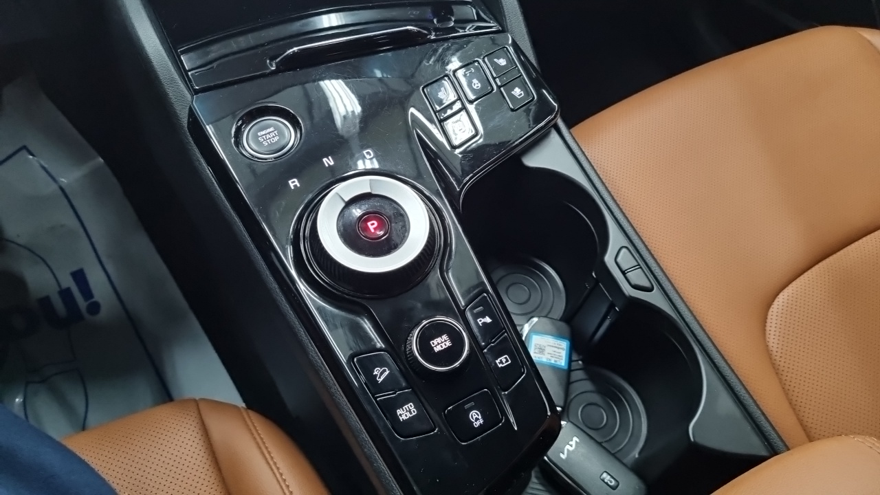 Kia Sportage (V) Diesel 2.0 2WD Nobleless 2023 — фото 9