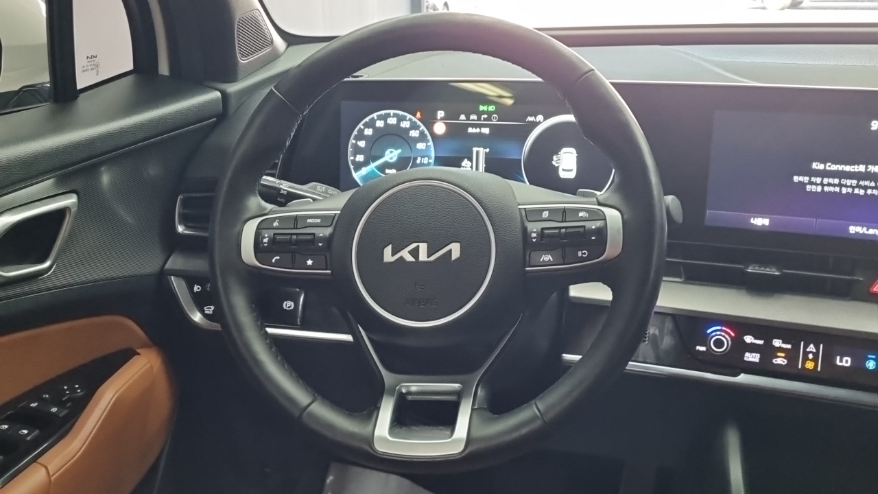 Kia Sportage (V) Diesel 2.0 2WD Nobleless 2023 — фото 16