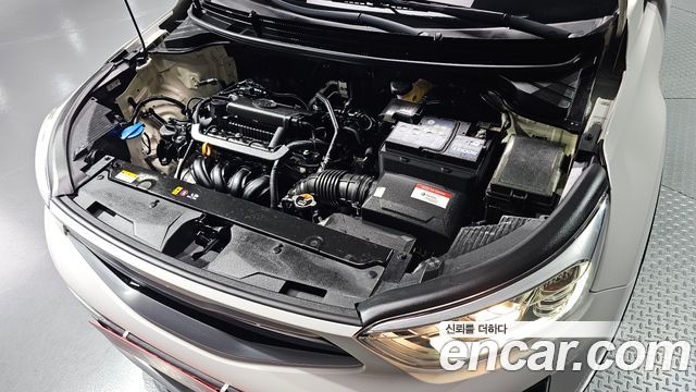 Kia Stonic 1.4 Prestige 2020 — фото 6