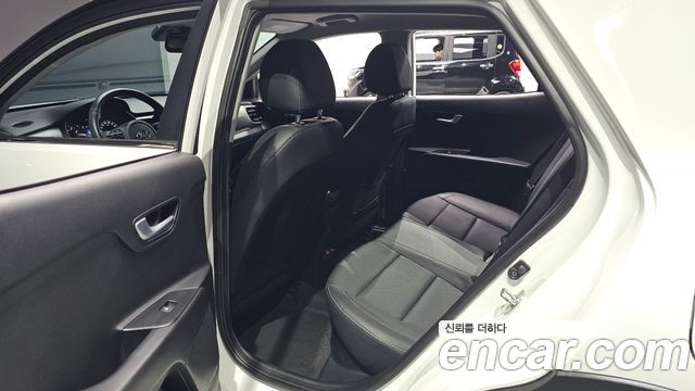 Kia Stonic 1.4 Prestige 2020 — фото 11