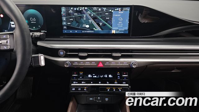 Hyundai Grandeur (GN7) 2,5 Gasoline 2WD Premium 2023 — фото 18