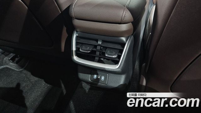 Hyundai Grandeur (GN7) 2,5 Gasoline 2WD Premium 2023 — фото 36