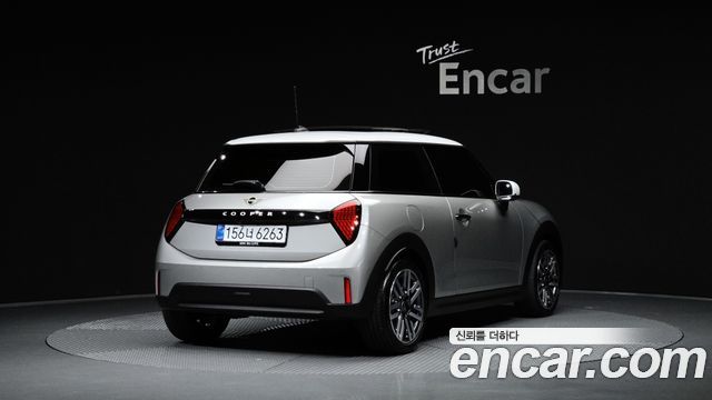 MINI Cooper C (IV) Classic 2025 — фото 2