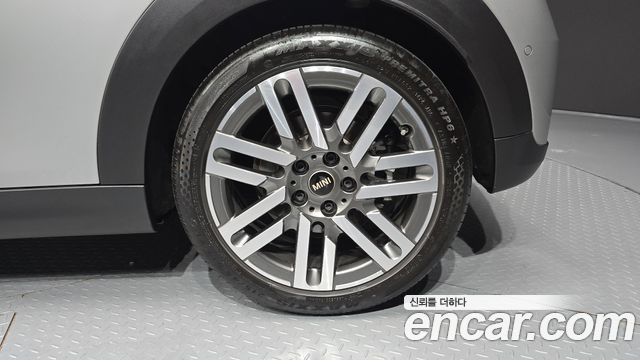 MINI Cooper C (IV) Classic 2025 — фото 21