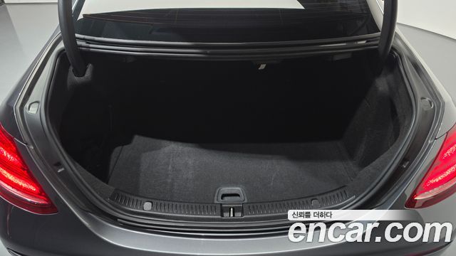 Mercedes-Benz E-Class (W213) E220d Avantgarde 2020 — фото 29