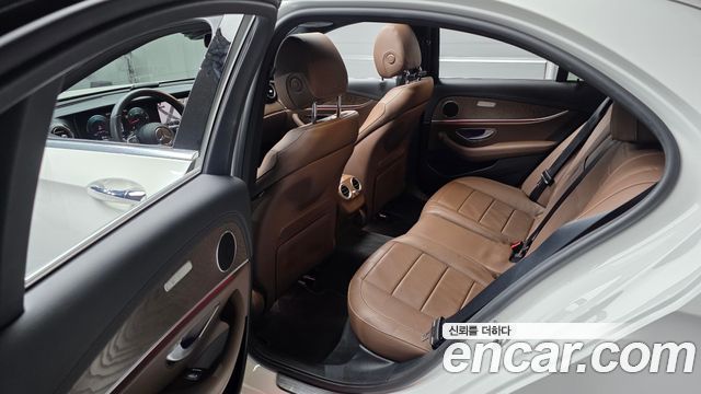 Mercedes-Benz E-Class (W213) E220d 4MATIC Exclusive 2021 — фото 11