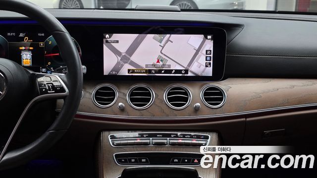 Mercedes-Benz E-Class (W213) E220d 4MATIC Exclusive 2021 — фото 16