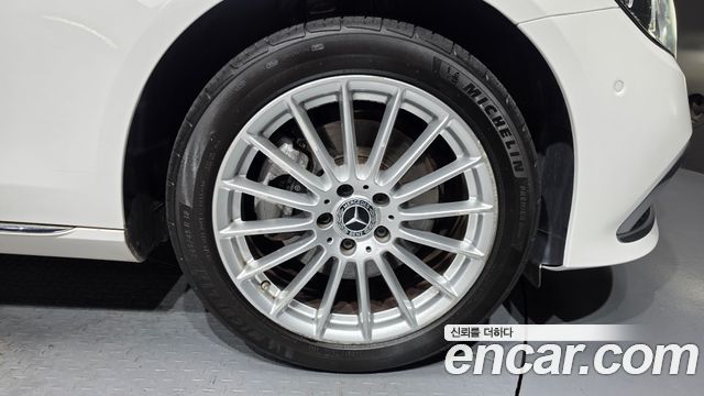 Mercedes-Benz E-Class (W213) E220d 4MATIC Exclusive 2021 — фото 21