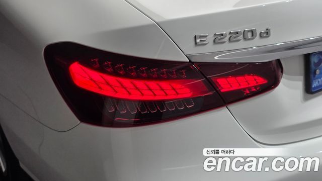 Mercedes-Benz E-Class (W213) E220d 4MATIC Exclusive 2021 — фото 23