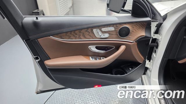 Mercedes-Benz E-Class (W213) E220d 4MATIC Exclusive 2021 — фото 24