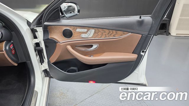 Mercedes-Benz E-Class (W213) E220d 4MATIC Exclusive 2021 — фото 25