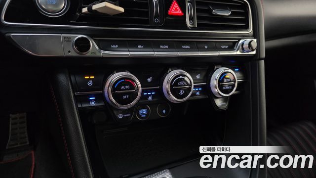 Genesis G70 Gasoline 2.0T 2WD 2022 — фото 16