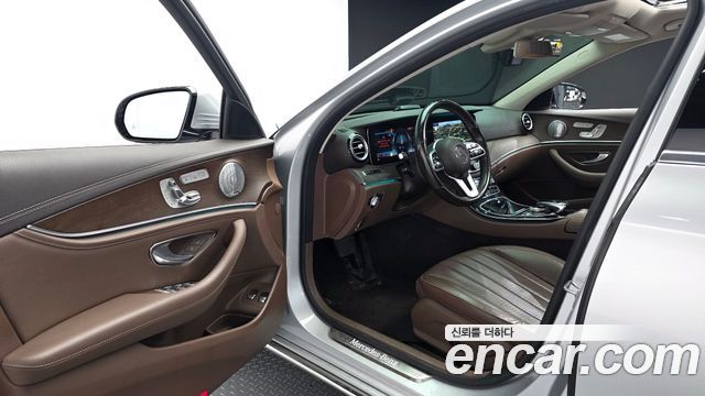 Mercedes-Benz E-Class (W213) E300e 4MATIC Exclusive 2020 — фото 10