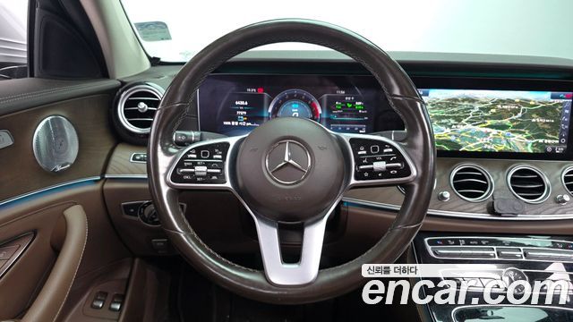 Mercedes-Benz E-Class (W213) E300e 4MATIC Exclusive 2020 — фото 17