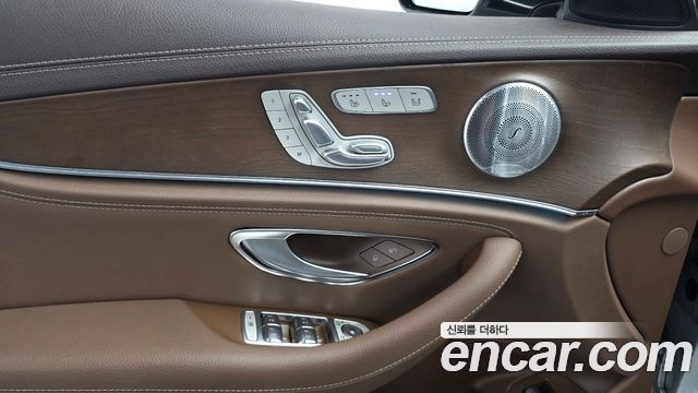 Mercedes-Benz E-Class (W213) E300e 4MATIC Exclusive 2020 — фото 24