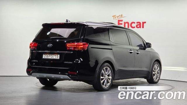 Kia Carnival 7-Seater Limousine VIP 2019 — фото 2