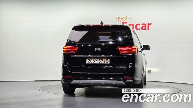 Kia Carnival 7-Seater Limousine VIP 2019 — фото 4