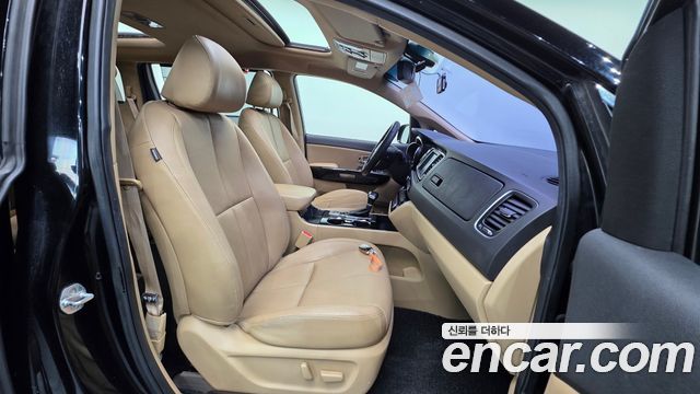 Kia Carnival 7-Seater Limousine VIP 2019 — фото 10