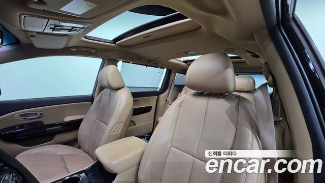 Kia Carnival 7-Seater Limousine VIP 2019 — фото 15