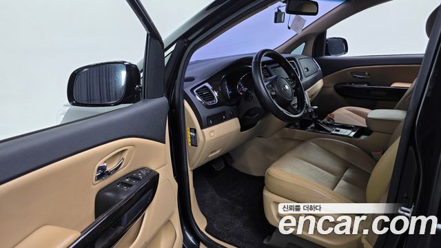 Kia Carnival 7-Seater Limousine VIP 2019 — фото 16