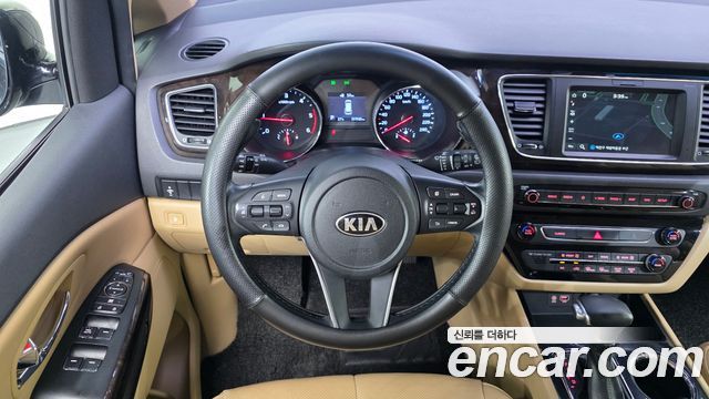 Kia Carnival 7-Seater Limousine VIP 2019 — фото 19