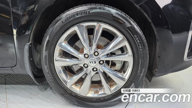 Kia Carnival 7-Seater Limousine VIP 2019 — фото 27