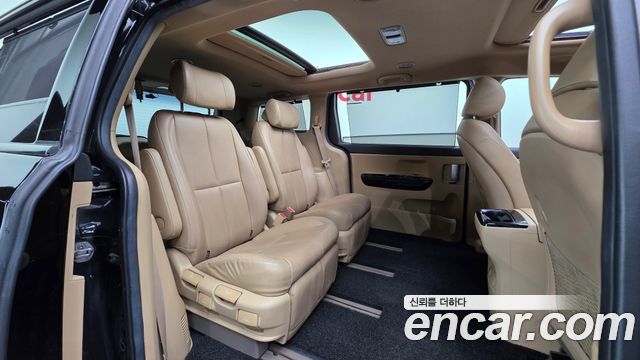 Kia Carnival 7-Seater Limousine VIP 2019 — фото 38
