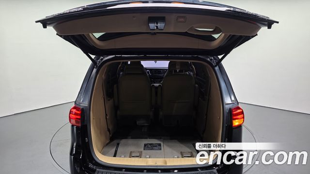 Kia Carnival 7-Seater Limousine VIP 2019 — фото 39