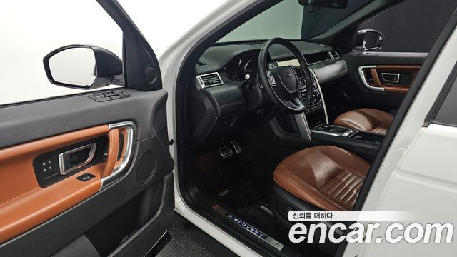 Land Rover Discovery Sport 2.0 TD4 HSE Luxury 2017 — фото 11