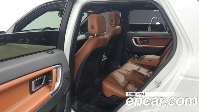 Land Rover Discovery Sport 2.0 TD4 HSE Luxury 2017 — фото 12