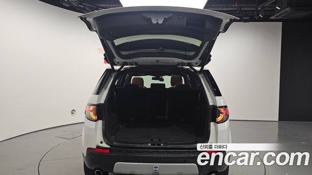 Land Rover Discovery Sport 2.0 TD4 HSE Luxury 2017 — фото 20