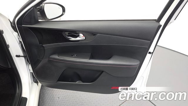 Kia K3 (II) 1.6 Turbo GT 5Door Signature 2023 — фото 24