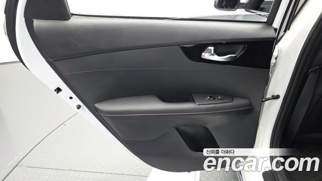 Kia K3 (II) 1.6 Turbo GT 5Door Signature 2023 — фото 25