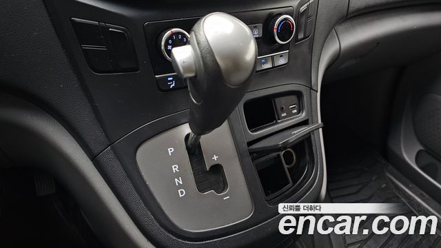 Hyundai Grand Starex Van 3-Seater Style 2019 — фото 9