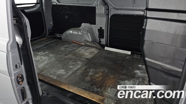 Hyundai Grand Starex Van 3-Seater Style 2019 — фото 12
