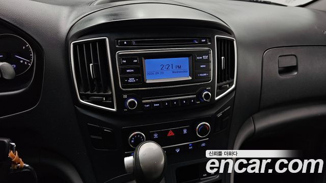 Hyundai Grand Starex Van 3-Seater Style 2019 — фото 14