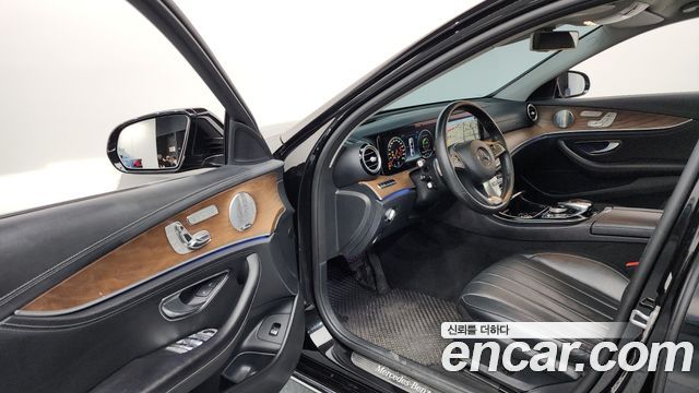 Mercedes-Benz E-Class (W213) E300 4MATIC Exclusive 2018 — фото 10